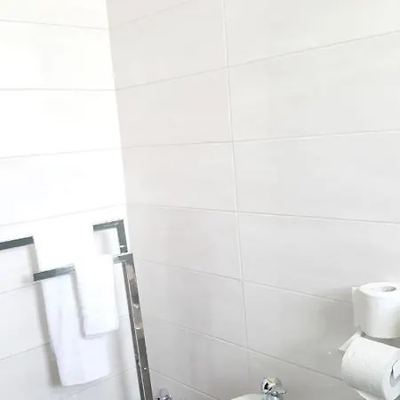 Apartamento 2 Bedrooms With Lake View And Wifi At 4 Km Away From The Beach *